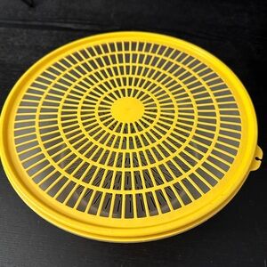 Tupperware Colander Strainer Wash Bowl 1836-2 Sheer & Strainer Lid 1836-2 Yellow